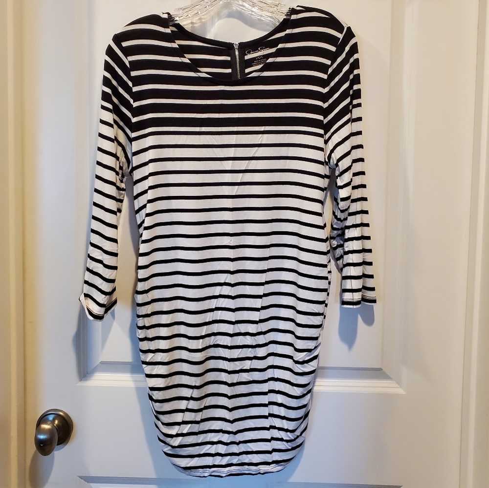 Women's‎ Jessica Simpson MATERNITY top. size Large.